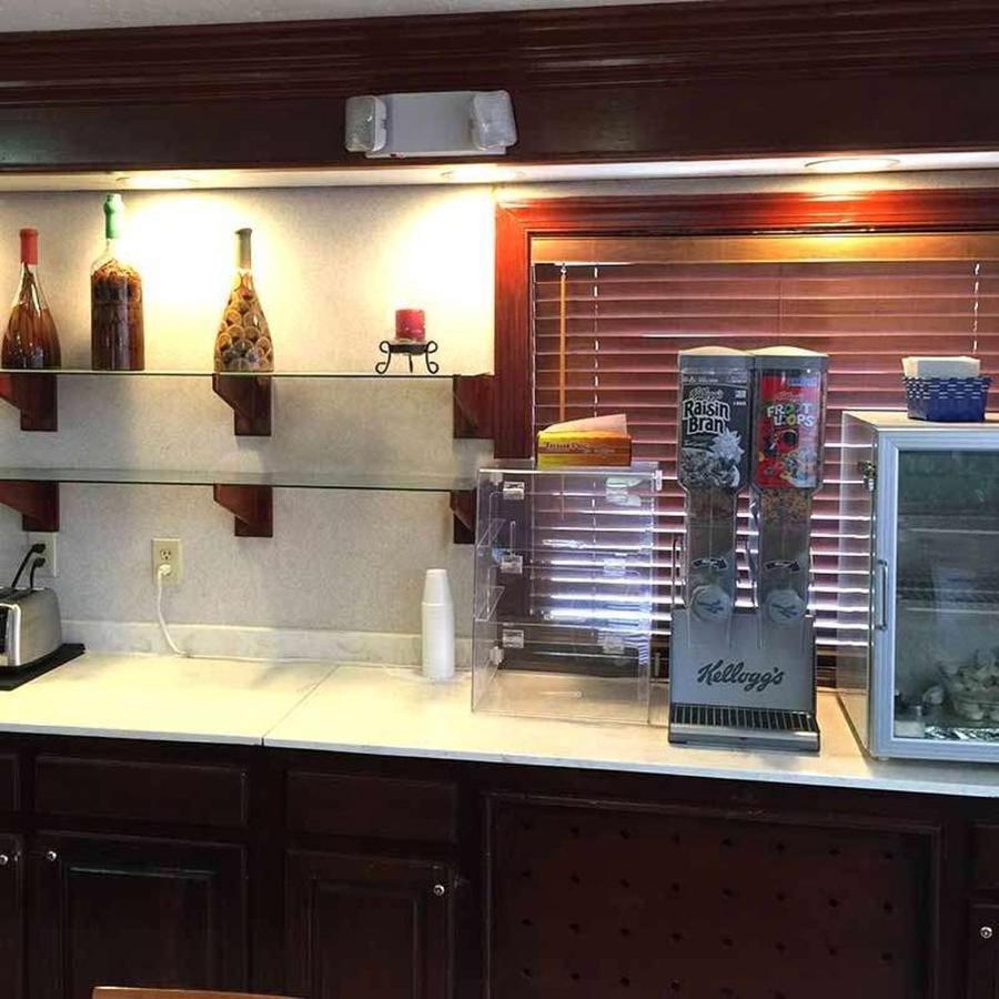 Astoria Hotel Danville West Dış mekan fotoğraf